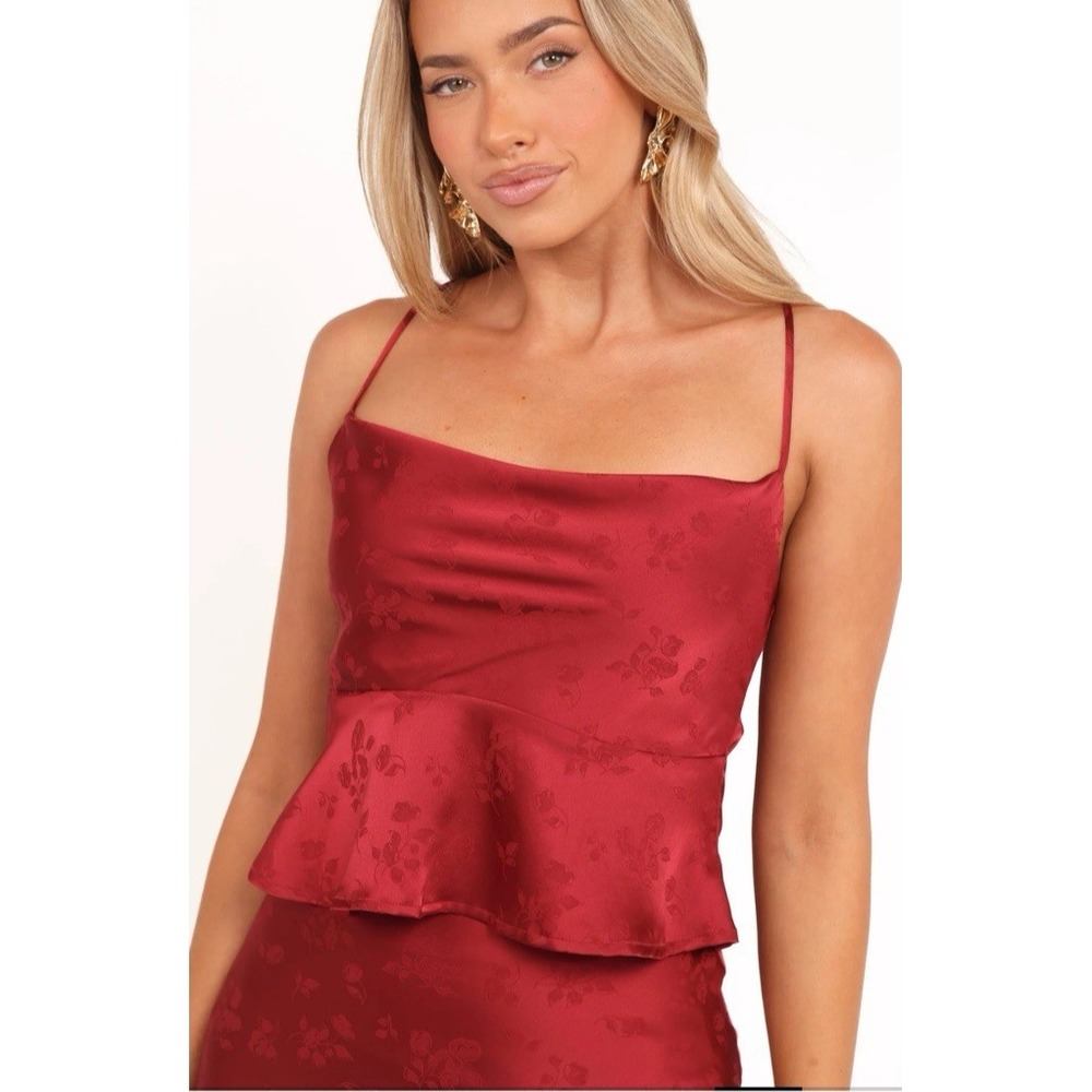 Petal and Pup Women Size Small Belle Floral Cropped Spaghetti Strap Top Burgundy